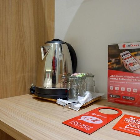 Reddoorz Plus @ Losari Makassar Eksteriør billede