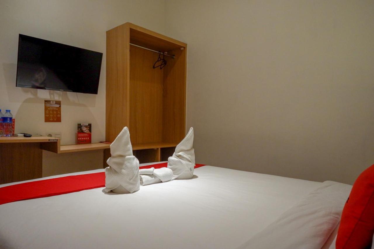 Reddoorz Plus @ Losari Makassar Eksteriør billede