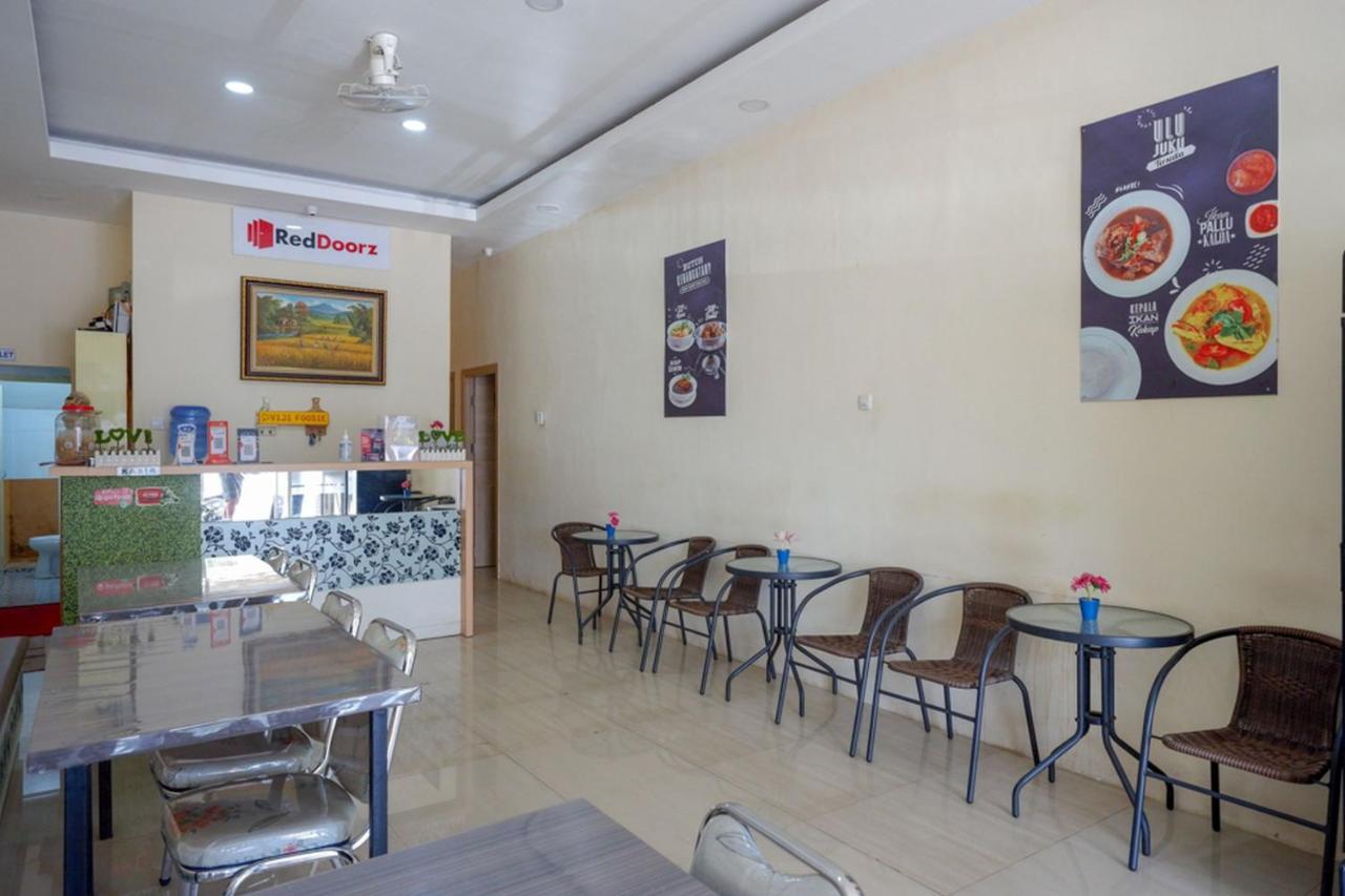 Reddoorz Plus @ Losari Makassar Eksteriør billede