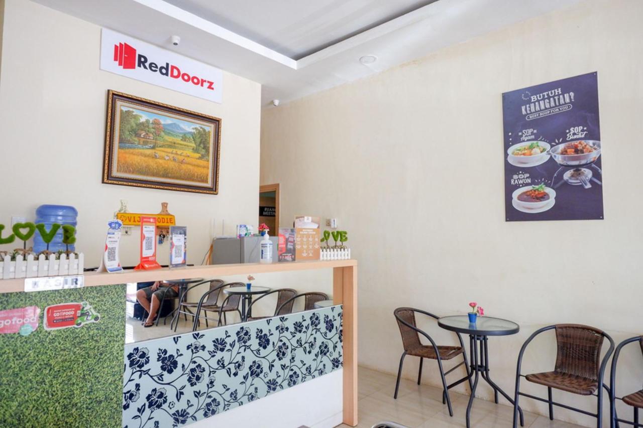 Reddoorz Plus @ Losari Makassar Eksteriør billede