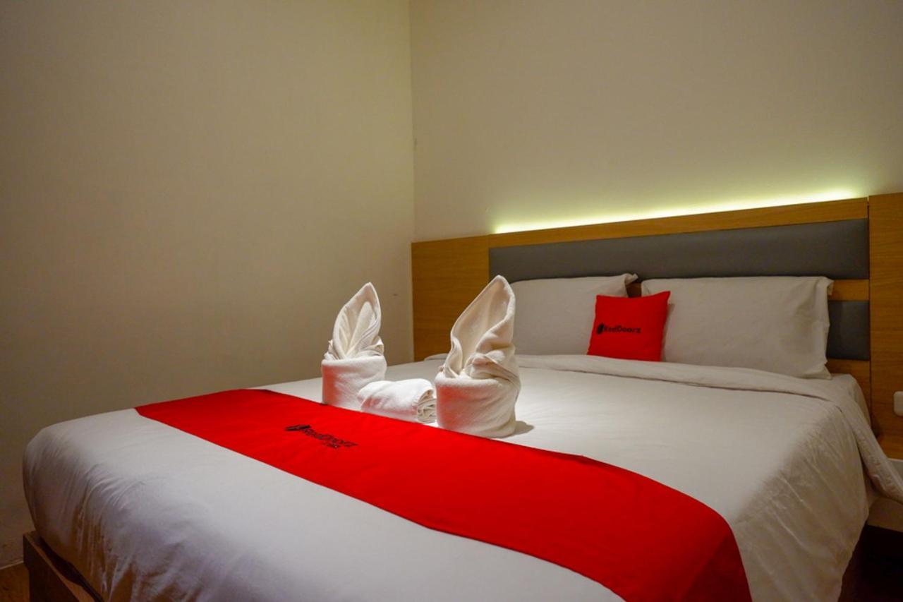 Reddoorz Plus @ Losari Makassar Eksteriør billede