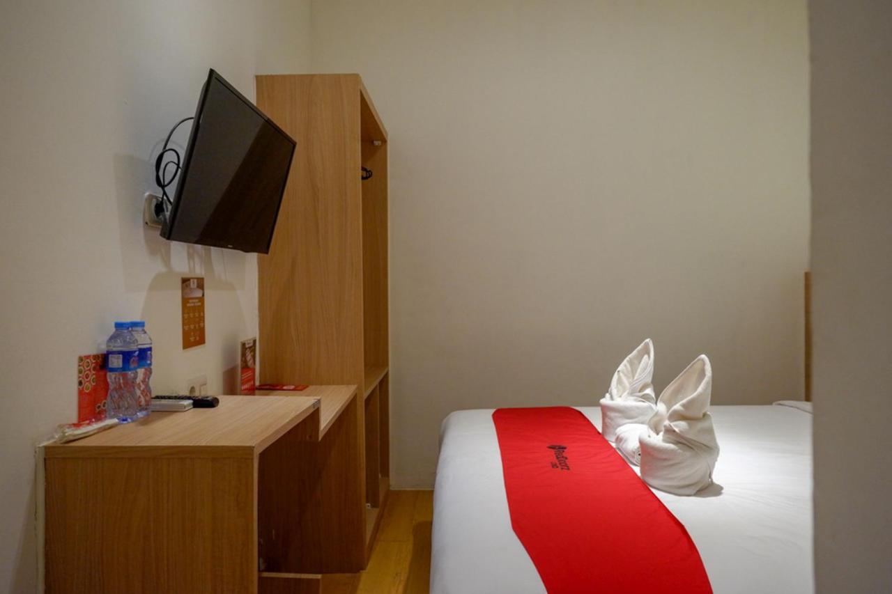 Reddoorz Plus @ Losari Makassar Eksteriør billede