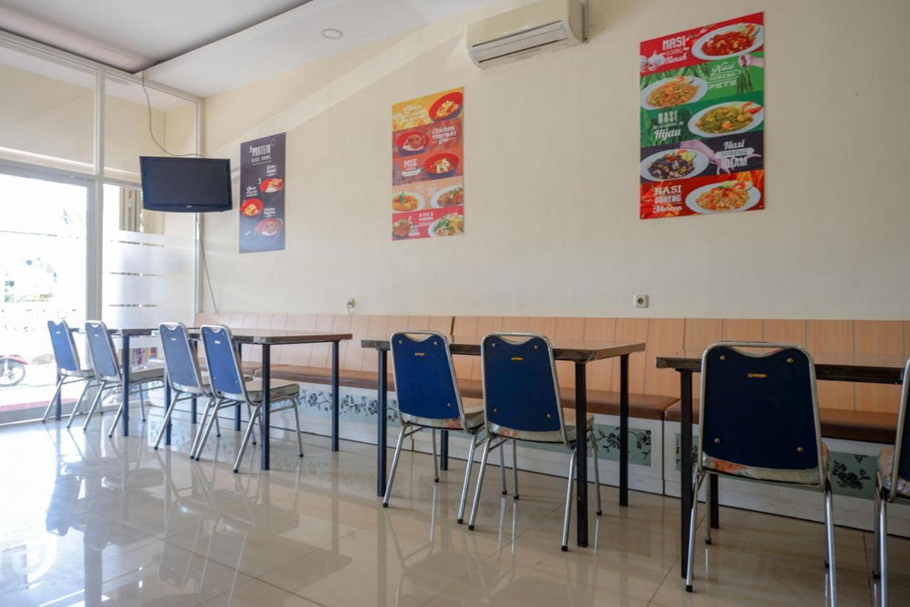 Reddoorz Plus @ Losari Makassar Eksteriør billede